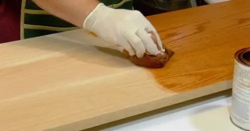 العناية بالخشب